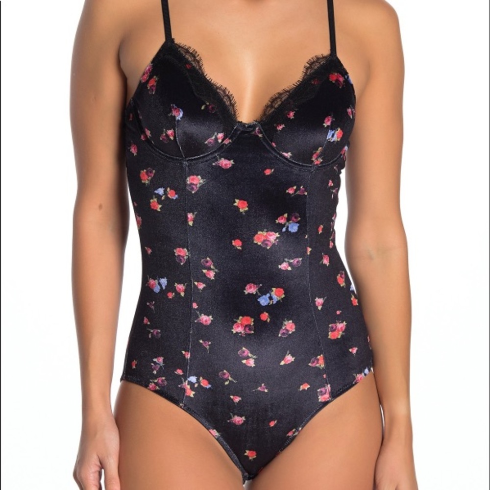 Jason Will Floral Velvet Lace Trim Bodysuit
